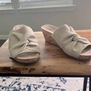 Life Stride Soft system cork slide in sandle.  This fits anywhere between an 8-9